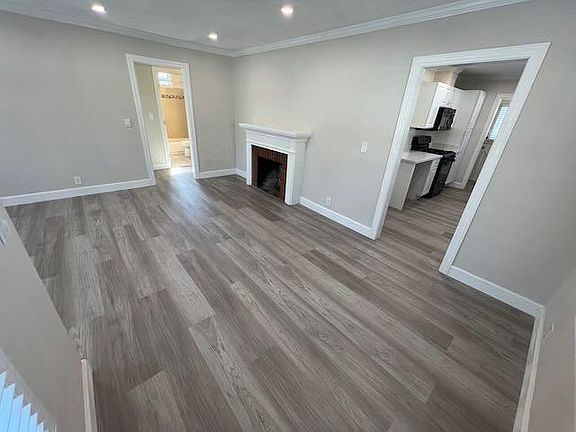 Living Room (W)