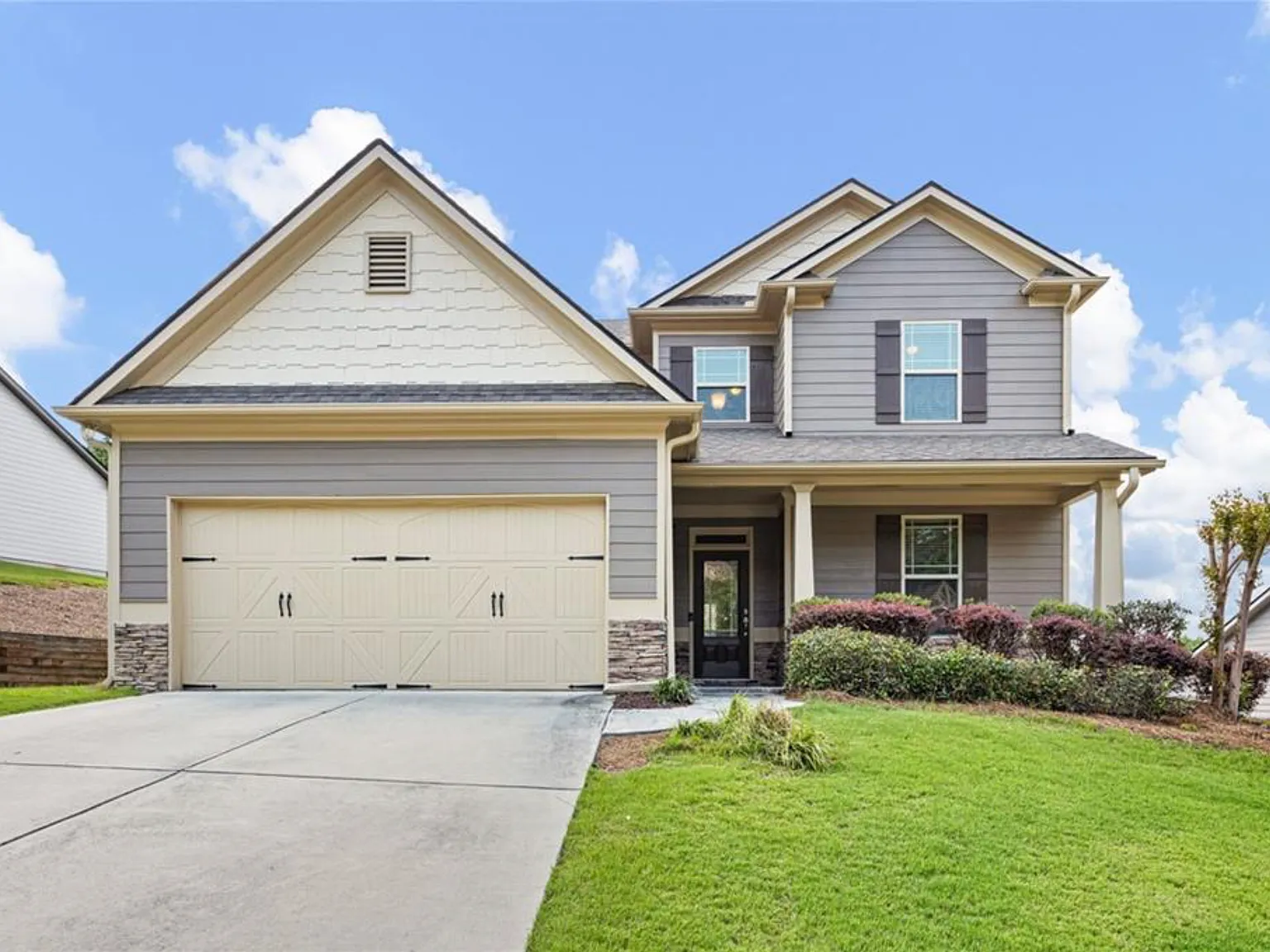4 bed, 2302 sqft, $2,600 — Photo 3