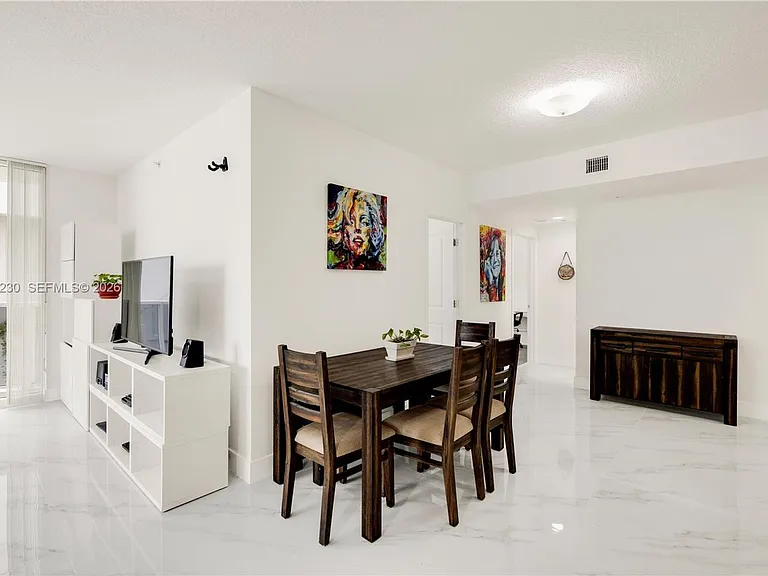 601 NE 23rd St #706 — Photo 3