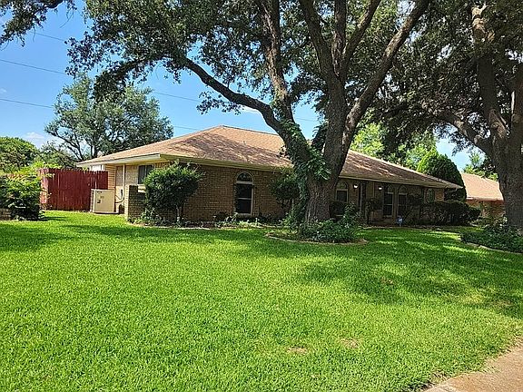 3rd image of 1034 Hunters Creek Dr
