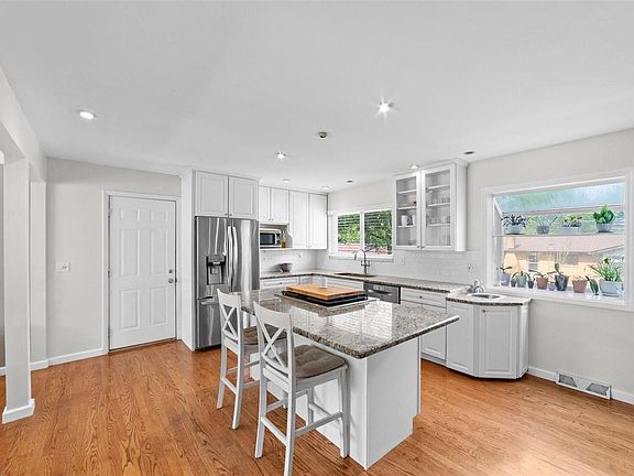 4th image of 1033 Fernpark Dr