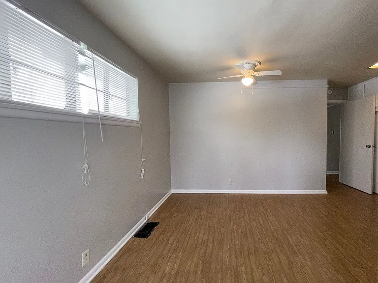 Preleasing For August! Close To Campus — Photo 16