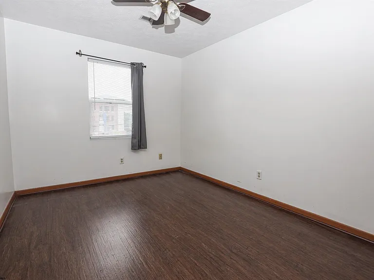 726 Beechurst Ave — Photo 14