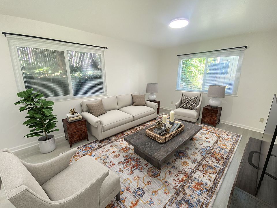 1st image of 296 Lester Ave #4
