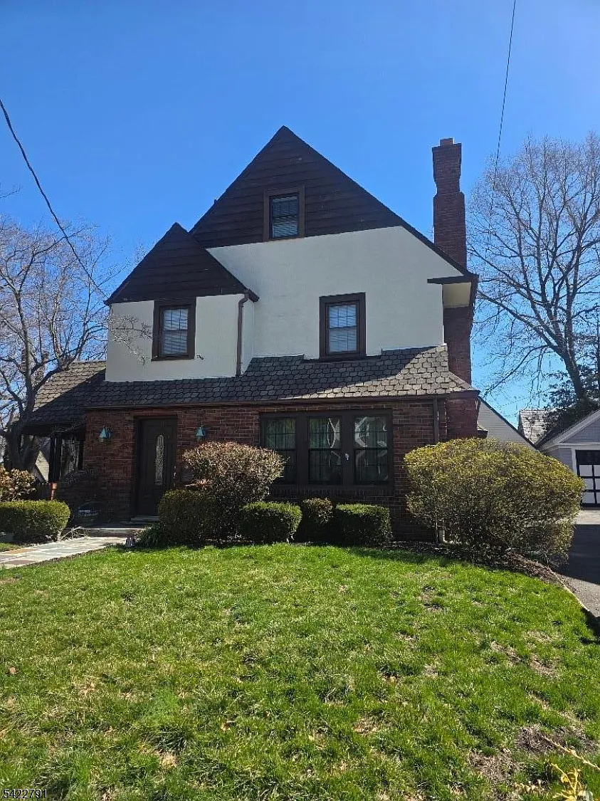 305 E 40Th St photo 1