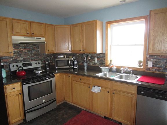 3rd image of 21 Joann Ln