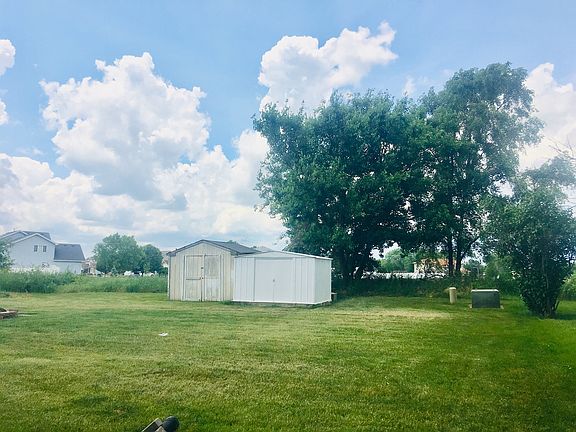 3rd image of 839 Edwin Dr