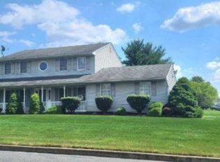 298 Venetian Dr, Easton, PA 18040