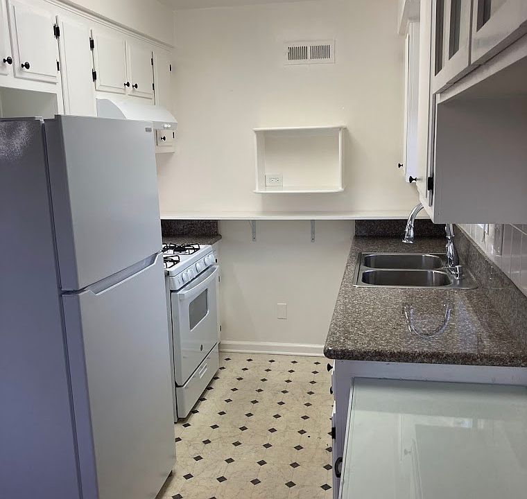 1st image of 4513 W 132nd St Unit B