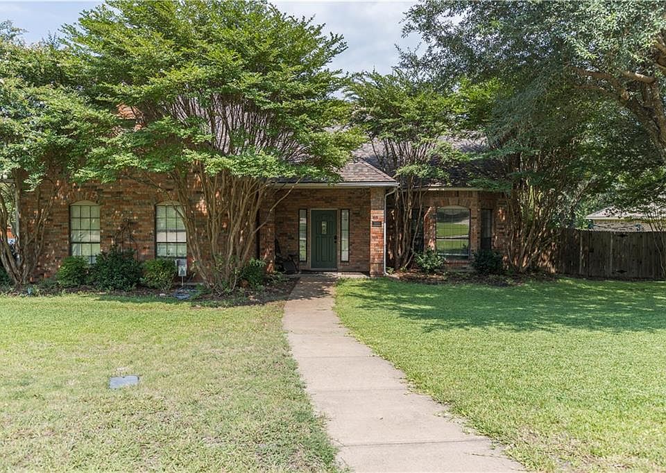1st image of 940 Balfour Dr