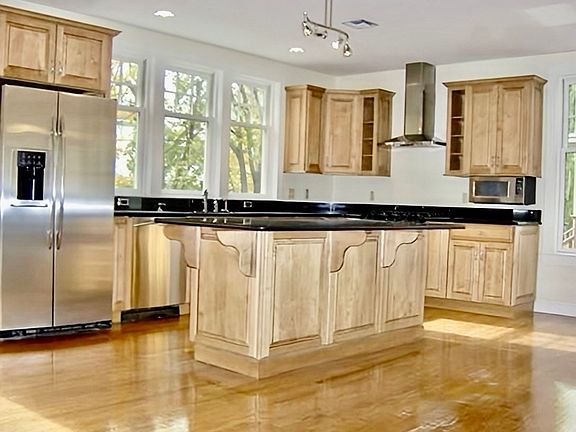 2nd image of 53 Winslow Rd