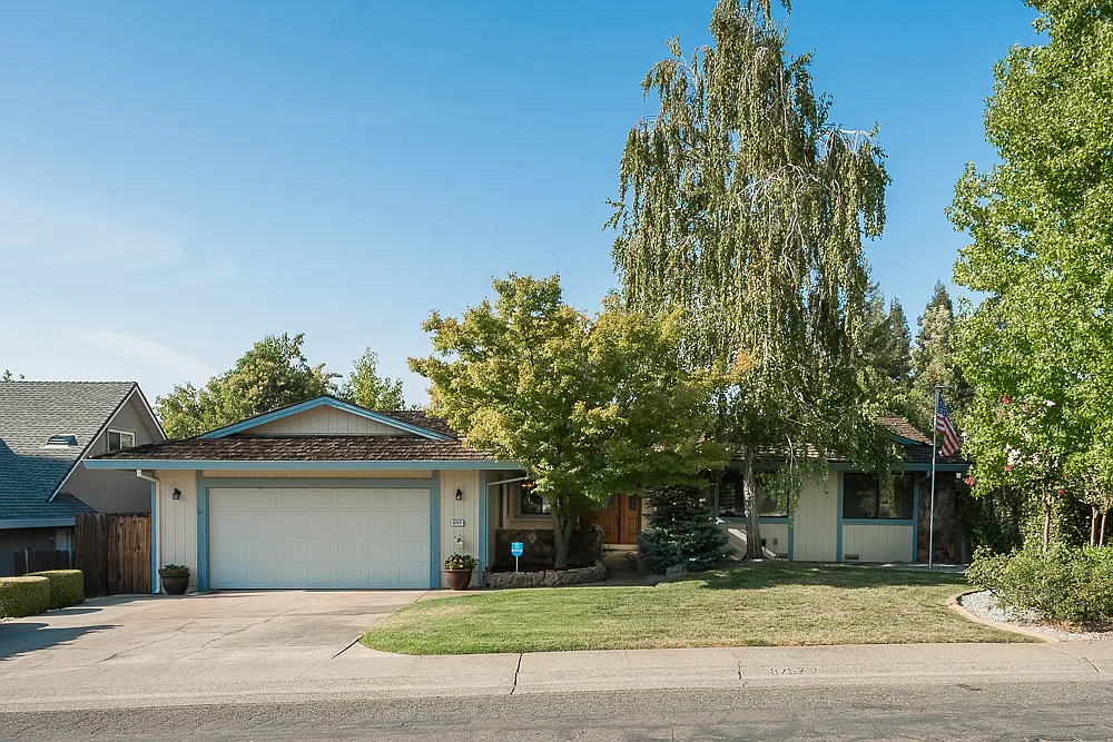 8757 Sharmead Way photo 1