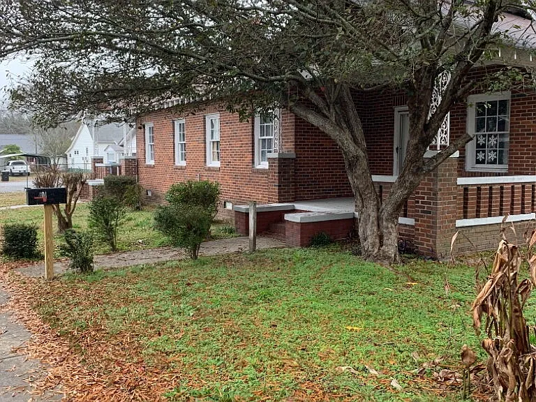 401 Breazeale St — Photo 2