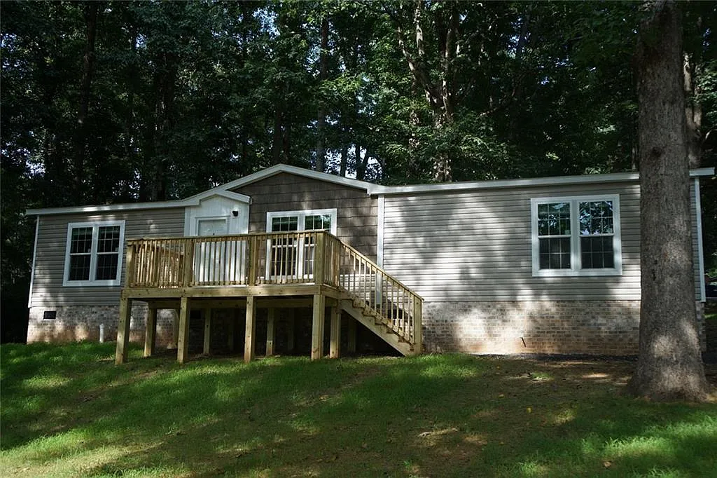 3 bed, 2.0 bath, 1456 sqft, $2,000 — Photo 2