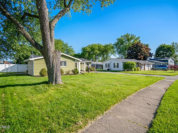 3rd image of 26933 Whiteside Dr