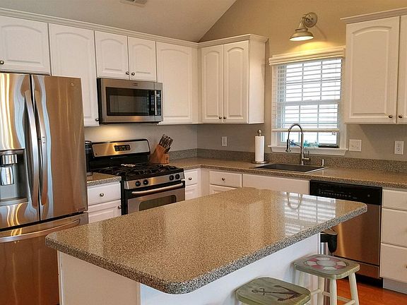 3rd image of 2730 Wesley Ave #2