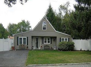 54 Pacific Ave, Deer Park, NY 11729