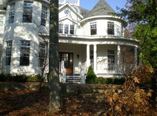 600 W Bluff Dr, Harbor Springs, MI 49740