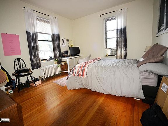 3rd image of 2808 35th St APT 2L