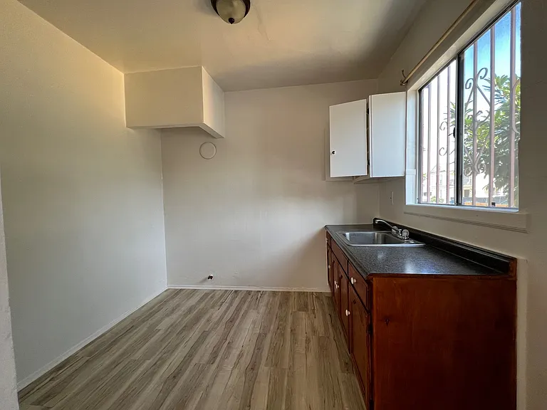 1801 S Bonnie Brae St #102 — Photo 3