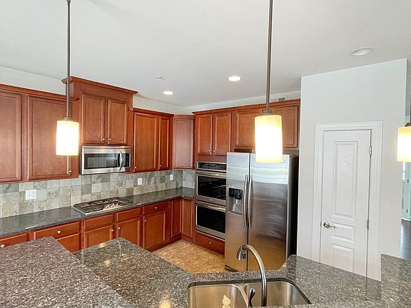 3rd image of 43691 Yulan St