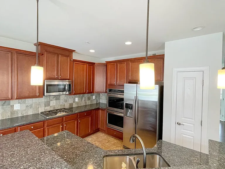 43691 Yulan St — Photo 3