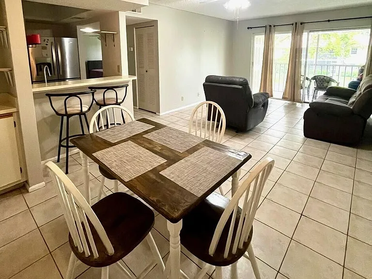 1537 SE Royal Green Cir #E-204 — Photo 2