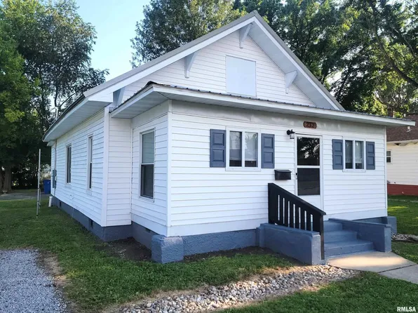 232 Flora Ave, Flora, IL 62839