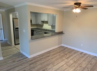 590 Somerset Ln APT 5, Crystal Lake, IL 60014