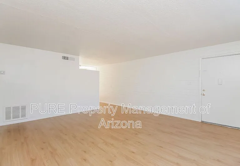 221 E 2nd Ave #9 — Photo 11