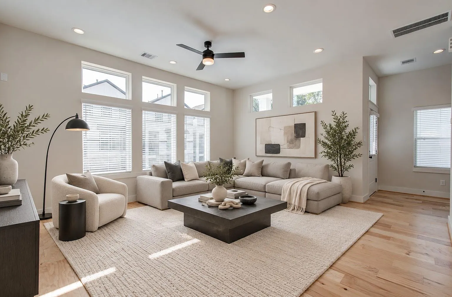 3 bed, 3.5 bath, 1852 sqft, $3,100 — Photo 3