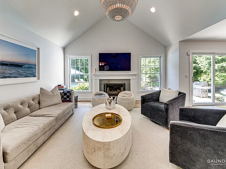 12 Underwood Dr — Photo 5
