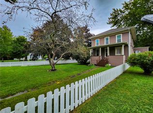 23 Church St, Middleport, NY 14105