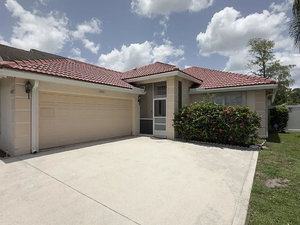 13285 Opal Ln