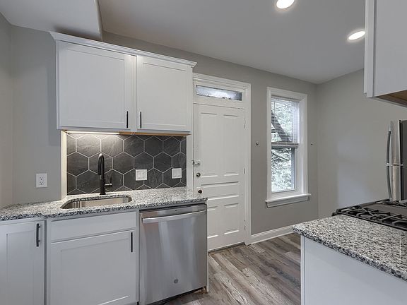2nd image of 612 N 2nd St APT 2