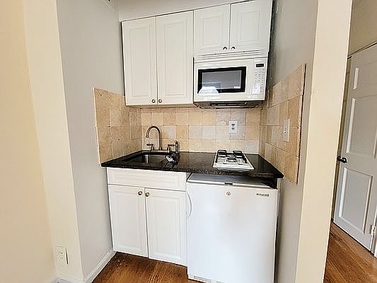 3rd image of 533 3rd Ave APT 5B