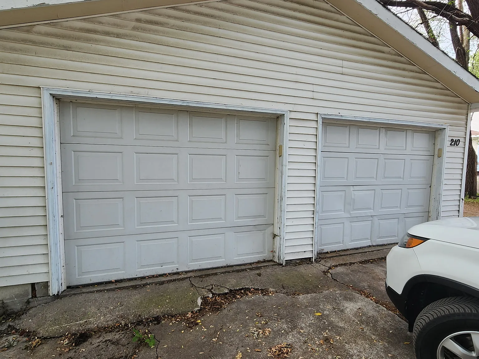 4 bed, 2400 sqft, $1,400 — Photo 3