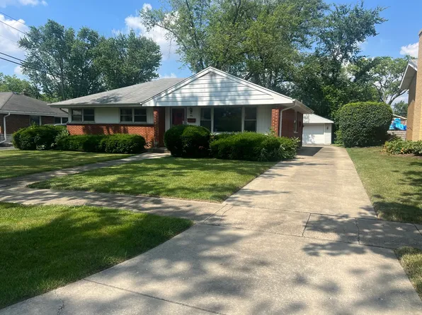 3N446 Howard Ave, Elmhurst, IL 60126