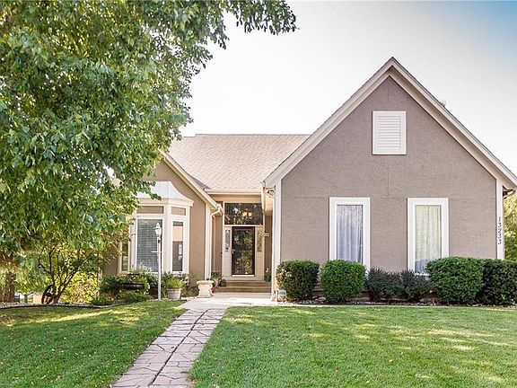 Charming inside & out...Villa-like living w/o the costly monthly dues