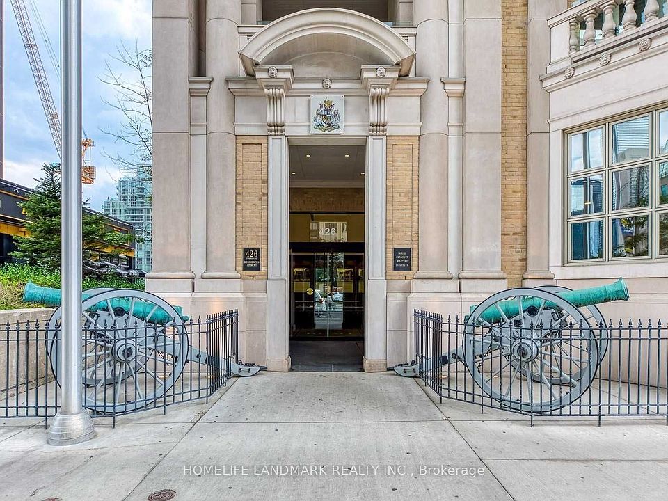 1st image of 426 University Ave #1602