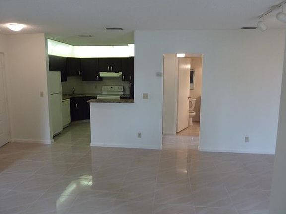 5th image of 3857 Coral Tree Cir APT 102