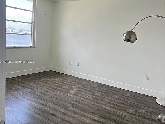4th image of 18601 NE 14th Ave APT 411