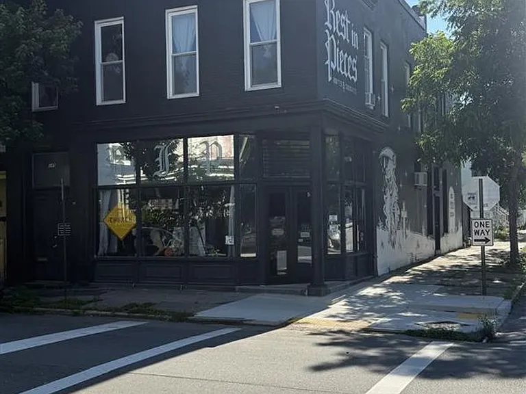 349 S Laurel St — Photo 2