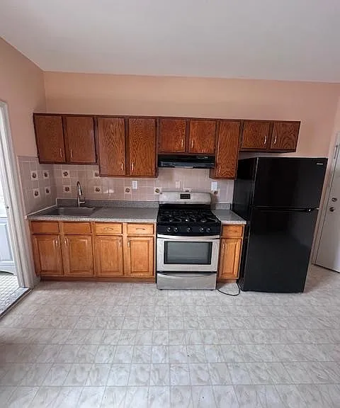 207 15th St #4L — Photo 2