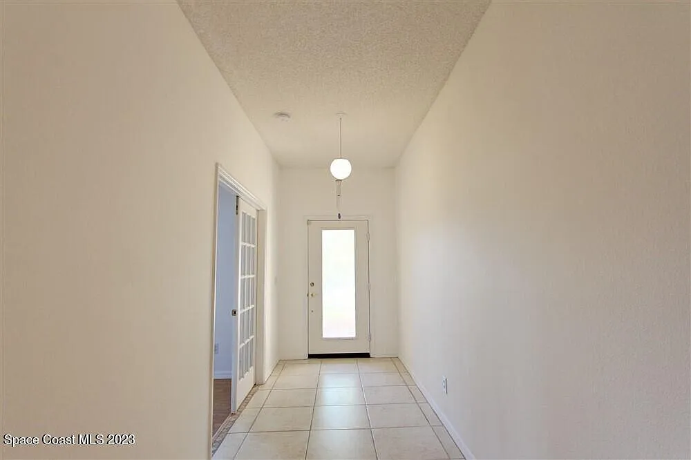4 bed, 2.0 bath, 1902 sqft, $2,500 — Photo 3