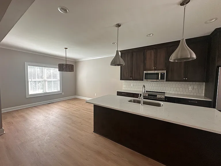 2130 S Lumpkin St — Photo 32
