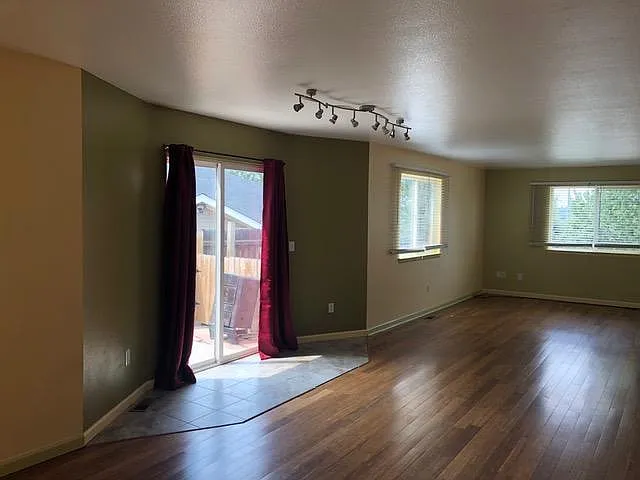 585 Depew Ct — Photo 3