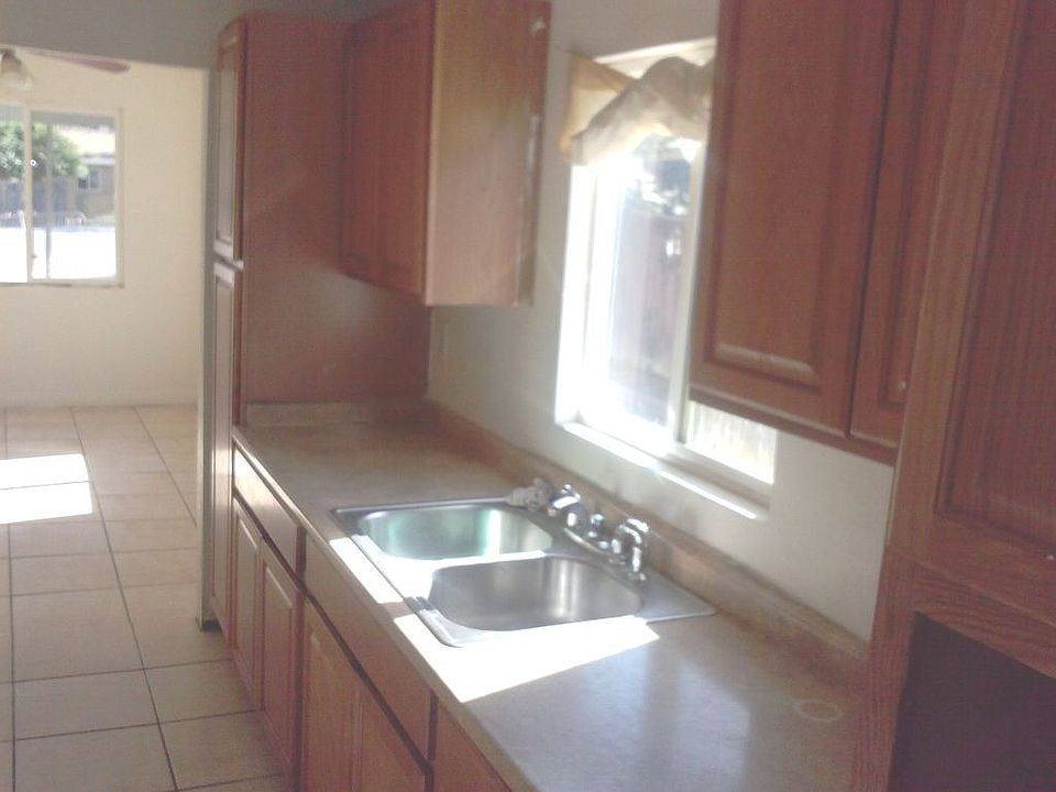2nd image of 1223 Grace St