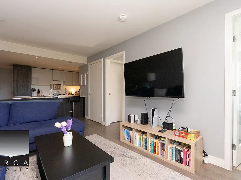 1588 Hastings St E #210 — Photo 4