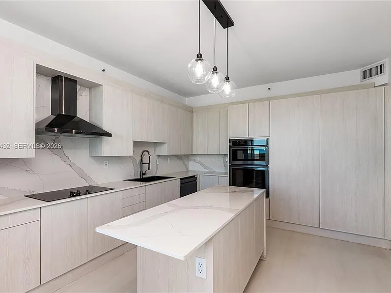 300 S Pointe Dr #907 — Photo 36